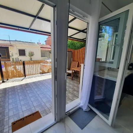 House B Diavata, Apartment