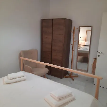 House B Diavata, شقة سالونيك